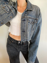 Load image into Gallery viewer, cropped denim jacket
